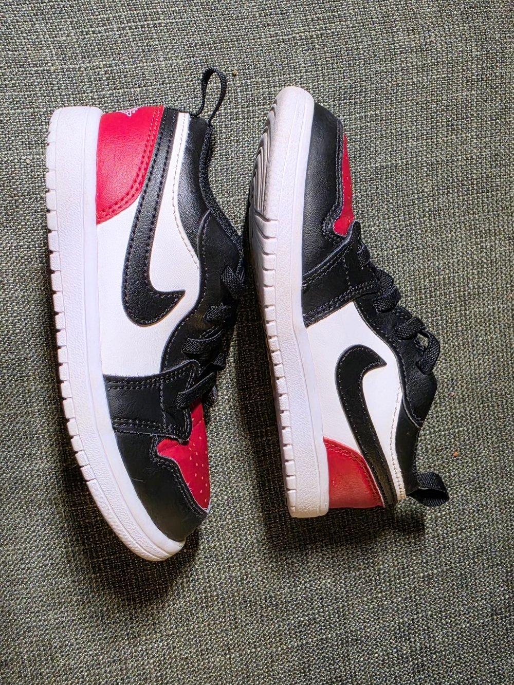 Jordan Kids Low-Top Sneakers in Black, White, and Red